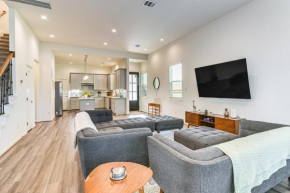 5 Mi to Downtown - Chic Home with Patio in Houston!